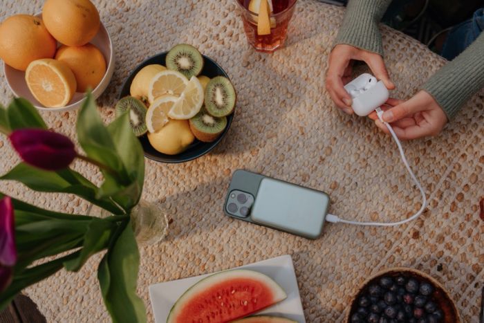 Портативный аккумулятор Verbatim Charge‘n’Go Power Bank 5000 мАч с беспроводной зарядкой, зелёный