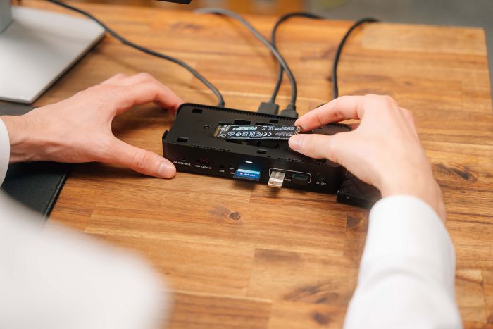 Док-станция Verbatim USB-C Pro Dock CDS-15SSD на 15 портов + 256GB Vi3000 SSD
